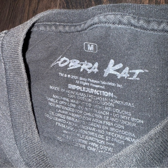 •COBRA KAI KARATE KID “STRIKE FIRST STRIKE HARD” UNISEX T-SHIRT - Picture 3 of 4